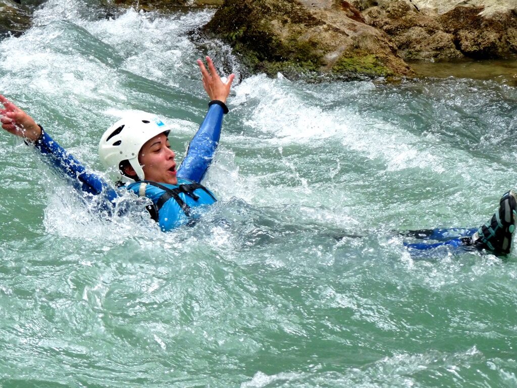 Gymkhana-acuática-con-niños-en-UR-Pirineos-1024×768