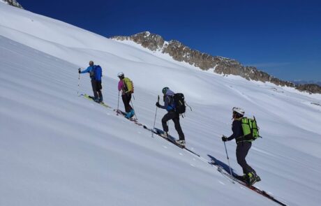 Grupo-hacia-el-Collado-de-Coronas-1024×767