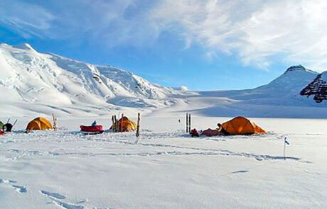 Gunnbjörns-Campamento-Base-400×300