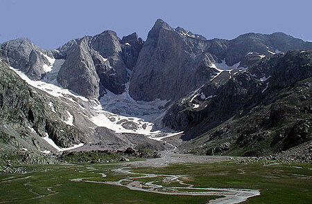 Oulettes-Vignemale-450×300